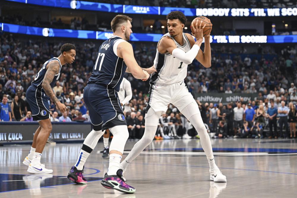 棋迷们翘首 棋迷们翘首